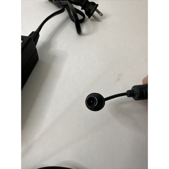 Direct TV AC Adapter Power Supply Model EPS10R1-15, Output 12V 1.5A, 18 W - Picture 5 of 7